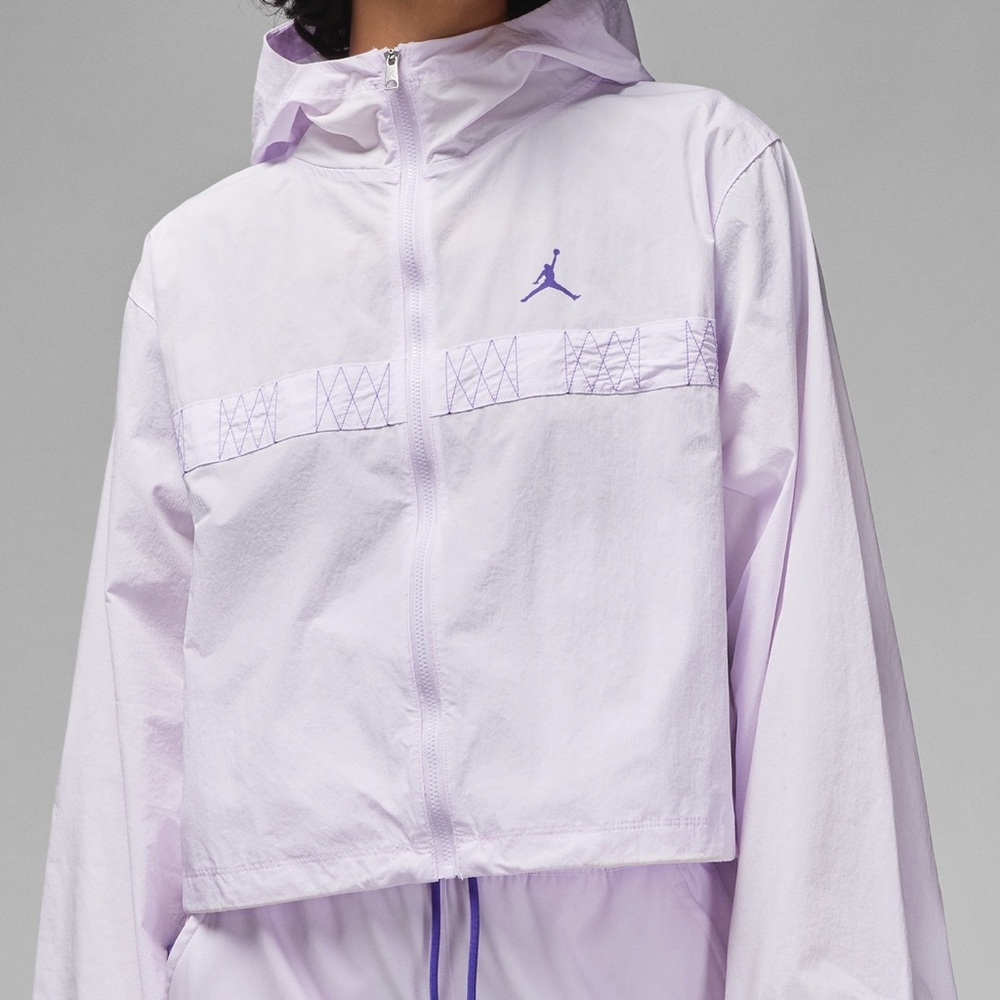 Air Jordan Women’s Lightweight Woven Hooded Jacket Size S Lilac NEW